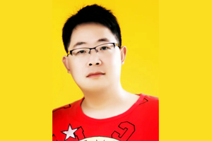 散文獎：獲獎作品《露水碩大》作者：楊犁民（苗族）         創(chuàng)作感言　　就我個人而言，精神家園永遠只是個草案，像修房子一樣立了幾根木棒，上了幾根大梁——它永遠不會有建成的一天。但是它又永遠沒有停下來的一天。就像我無數(shù)次看過的螞蟻，辛勤奔勞絕不是為一粒食物那么簡單，一定有另一種不為人知的價值和意義。人在有自己的世俗生活的同時，還應該有自己的精神生活。