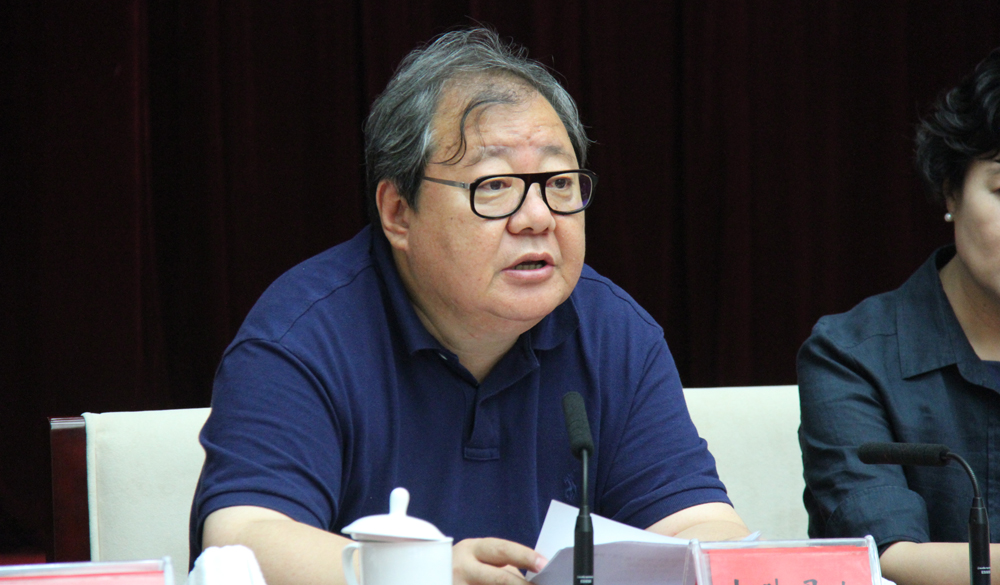 7月21日，中國作協(xié)副主席、第十一屆“駿馬獎”評獎委員會主任吉狄馬加主持全體會議