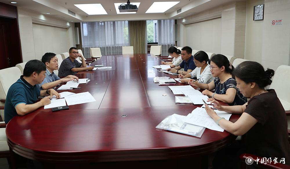 7月24日，全體會議結束后，小說二組召開小組會議