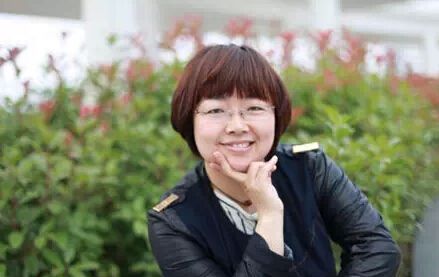 童話：獲獎作品《布羅鎮的郵遞員》作者：郭姜燕         獲獎感言　　應該說，我是邊進行兒童教育研究邊進行兒童文學創作的。兒童文學使我成了一個懂孩子也讓孩子更喜歡的老師。為了寫出對得起孩子的作品，我時時告誡自己，不要急、不要貪，慢慢寫，寫出讓自己滿意的作品，才有可能讓孩子們滿意。