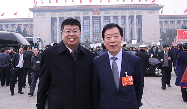 政協委員陳崎嶸（右）、張頤武