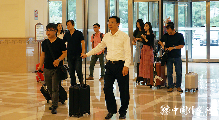 廣東代表團來到會場