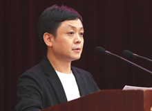 楊慶祥：這是一個人民的世紀　　時代從來不主動呈現其面容和形式。光榮屬于那些執著探索和艱苦書寫的靈魂。[詳細]