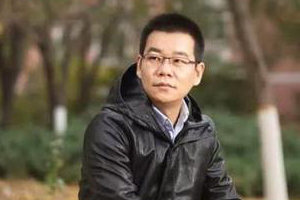 獲獎作品：《北上》作者：徐則臣         獲獎感言　　其實寫作22年來，我一直在感謝這條河。感謝的方式就是一篇接一篇的寫出與這條河相關的作品。22年里它都是我的小說最忠貞、最可靠的背景。我在河邊生活過多年，這些被大河水氣籠罩的歲月，成了我寫作最重要的資源。只要寫到河流，只要筆墨生澀了、故事滯重了，我就會在想象里迅速回到這條河邊。然后一切水到渠成。即便是那些發生在北京城里的故事，只要穿行在高樓大廈間的那個人，一頭連著這條河，我就知道接下來該怎么辦。