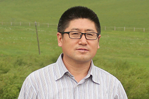 詩(shī)歌獎(jiǎng)：《春夜，誰(shuí)在呼喚》（蒙古文）作者：滿全（蒙古族）         獲獎(jiǎng)感言　　詩(shī)歌與學(xué)術(shù)如同火海與冰山。詩(shī)歌代表著我的激情、才氣和浪漫，學(xué)術(shù)代表著我的理性、睿智和嚴(yán)謹(jǐn)。每時(shí)每刻穿梭在草原與城市、傳統(tǒng)與現(xiàn)代、母語(yǔ)與非母語(yǔ)、詩(shī)歌與學(xué)術(shù)之間，傾聽(tīng)著來(lái)自不同領(lǐng)域的聲音，體驗(yàn)著世界的豐滿和復(fù)雜……