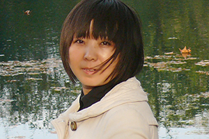 報(bào)告文學(xué)獎(jiǎng)：《海雀，海雀》作者：王華（仡佬族）         獲獎(jiǎng)感言　　海雀被一大片森林摟著，房舍間，還有各家根據(jù)自己的喜歡種的各種果樹、花樹。幾輪的房改工程，已經(jīng)將這里的民房統(tǒng)一了風(fēng)格，道路也全部硬化了，半坡還有一個(gè)小廣場(chǎng)，村里有了拿工資的清潔工——海雀很美。以至于，我都不太相信曾經(jīng)的海雀真是資料上介紹的那個(gè)樣子——一個(gè)“苦甲天下”、不適合人居的地方……