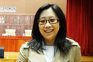 中短篇小說(shuō)獎(jiǎng)：《白熊》作者：蘇蘭朵（滿族）         獲獎(jiǎng)感言　　寫小說(shuō)有很多條路可以走，時(shí)至今日，我也不清楚自己是否走在那條對(duì)的路上。這里的“對(duì)”與是否通向成功無(wú)關(guān)，只與是否適合于我有關(guān)。那部帶著我的體溫與氣息、展現(xiàn)著只屬于我的審美和價(jià)值觀的小說(shuō)，始終沒(méi)能出現(xiàn)。我像個(gè)挖著寶藏的盲人，不停地在尋找著入口，每一次挖掘都認(rèn)真而用力……