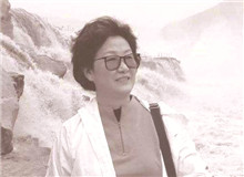 【凌　力】	吳秉杰丨《凌力：尋找歷史與現(xiàn)實(shí)有價(jià)值聯(lián)系的一面》；	劉詩宇丨《<少年天子>：皇權(quán)下的“精神病象”》。