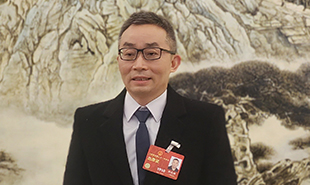 全國人大代表，廣西文聯主席、廣西作協主席田代琳