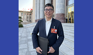 全國政協委員、中央戲劇學院院長郝戎　