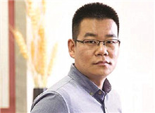 徐則臣談《金枝》：一部“還鄉(xiāng)之作”　　 在小說的一頁(yè)非常明白地寫到“金枝玉葉”四個(gè)字，我才判定這的確是寫給女性的一首頌歌……[詳細(xì)]