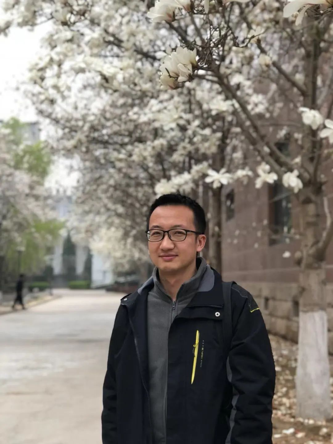 李一默，山西右玉人，寫小說，發表若干。