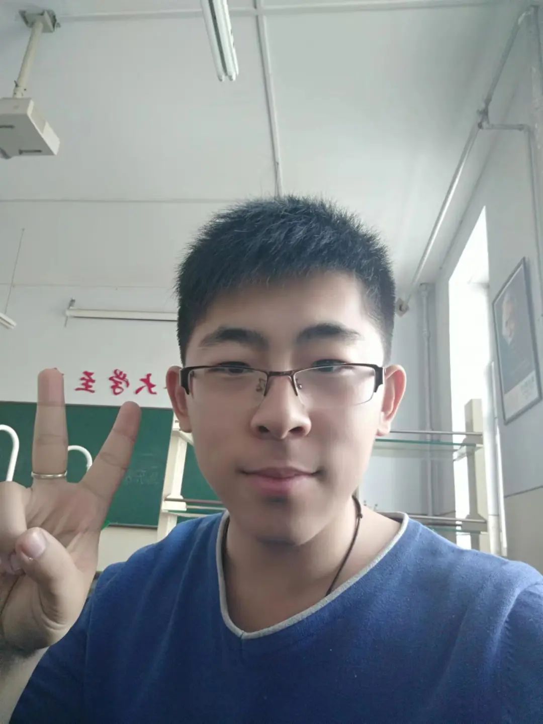 王九天，1995年生，吉林省洮南市人，中國科學技術大學化學專業在讀博士研究生。文學作品曾入選中國作家網原創頻道“本周之星”欄目。