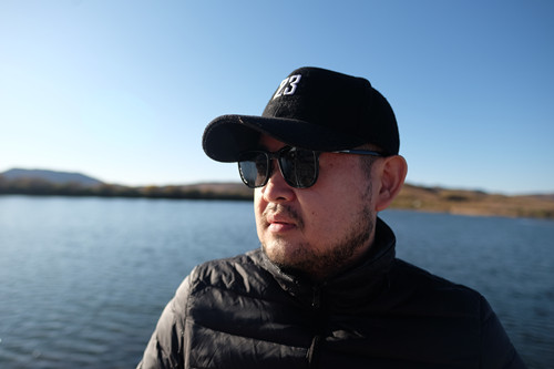 常小琥,1984年生于北京。已出版長篇小說《琴腔》《收山》等,中短篇小說見《當代》《收獲》《十月》《北京文學》《上海文學》等刊,同時參與過多種影視劇本創(chuàng)作。曾獲華文世界電影小說獎首獎、“紫金?人民文學之星”小說佳作獎、華語青年作家獎、《上海文學》中篇小說獎、《北京文學》年度優(yōu)秀作品獎等。