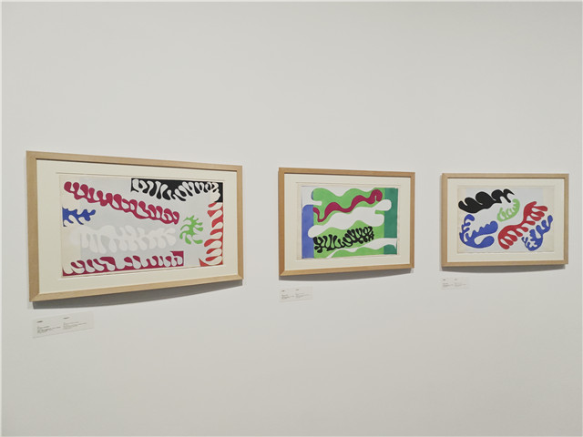 書中每一幅圖版都有著大膽的配色,充滿生命力與韻律感,馬蒂斯將其稱之為“色彩與節奏的即興,它們來自于馬戲團、民間故事以及我旅行記憶的結晶。”其中有三幅《潟湖》再現了塔希提之旅的美好記憶。這本書取名為“爵士”,是藝術家希望用爵士樂充滿即興和自由的實驗精神來呼應自己的創作理念。