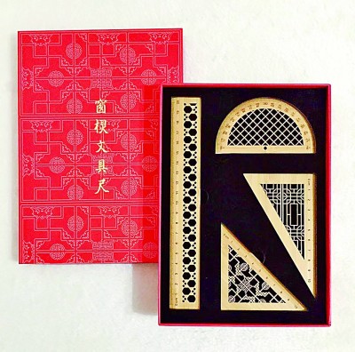 以中國傳統建筑中的窗欞紋樣為靈感設計的文具尺。資料圖片