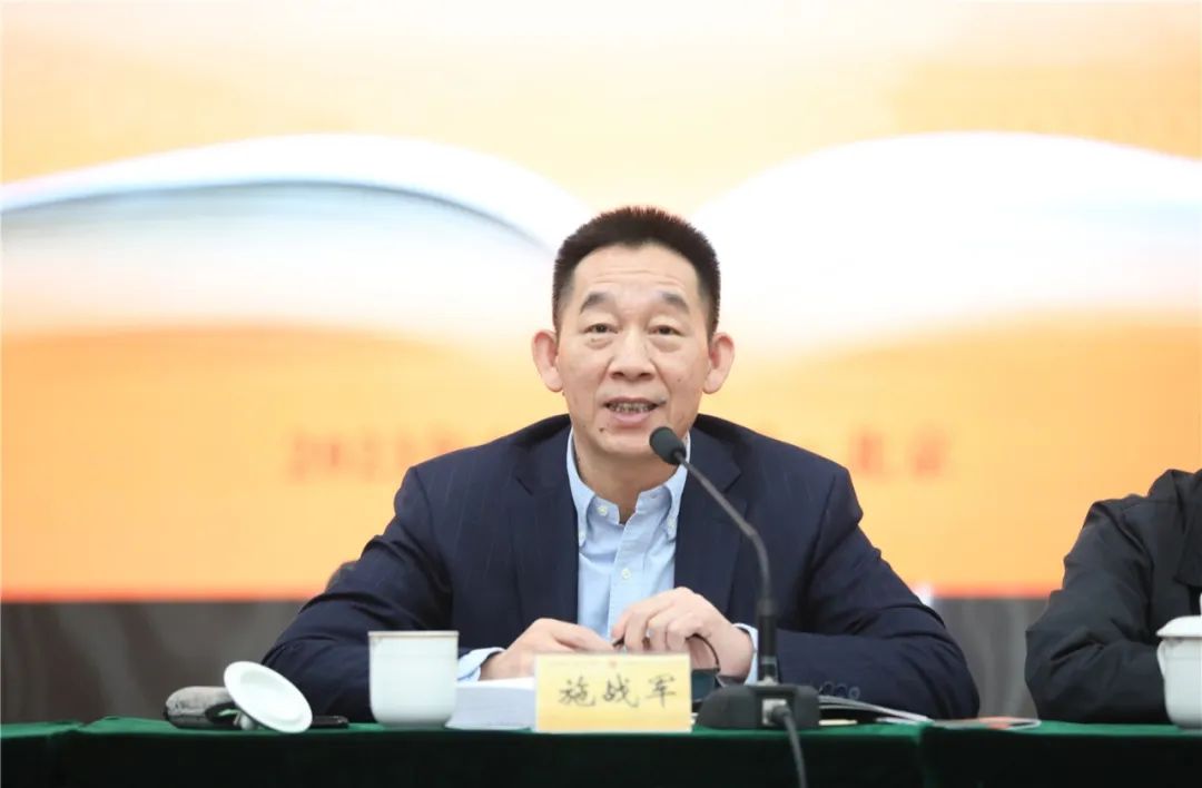 中國作協黨組成員、書記處書記施戰軍主持活動