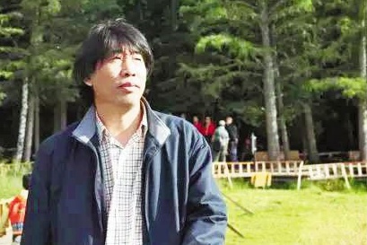 宗仁發，吉林遼源人。著有詩集《追蹤夸父》《大地上的紋理》，散文集《思想與拉鏈》、評論集《尋找“希望的言語”》等，現為《作家》雜志主編、編審，中國作協散文委員會委員，中國詩歌學會常務理事，吉林省文藝評論家協會主席，國務院特殊津貼專家。編發短篇小說獲第一、二、四屆魯迅文學獎，編發格非的長篇小說《江南三部曲》獲第九屆茅盾文學獎。主編《作家》雜志獲第三屆中國出版政府獎期刊獎，個人獲第三屆中國出版政府獎優秀人物獎。