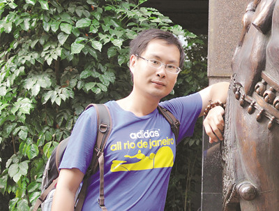 科幻作家，短篇小說《地下角斗場》《風(fēng)蜃子》入選《驚奇物語》小說集。多篇科幻小說刊載于科幻故事空間站、小科幻APP和“蝌蚪五線譜”網(wǎng)站。