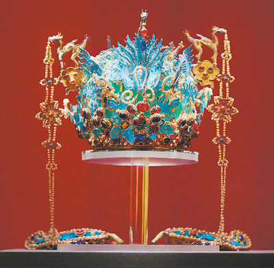 明代六龍三鳳冠（復制品）。 　　動脈影攝