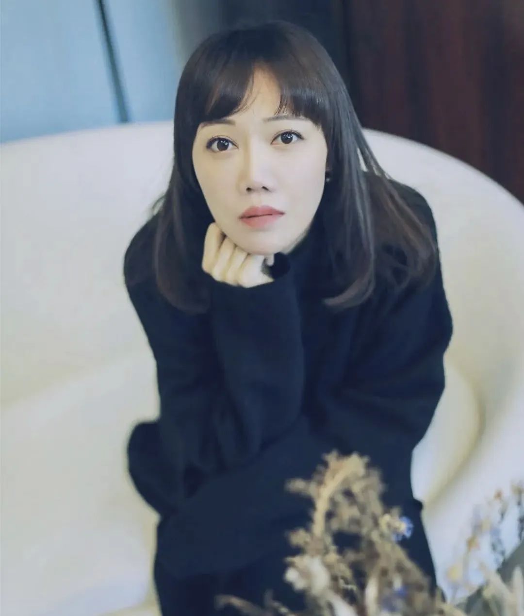 張悅然：作家，著有長篇小說《繭》《誓鳥》等，短篇小說集《我循著火光而來》《十愛》等，文學評論集《頓悟的時刻》。作品被翻譯成英、法、西、意、荷、俄等十多種文字，入圍“奧康納短篇小說獎”、俄羅斯“亞斯納亞·波利亞納”文學獎等國際文學獎項。