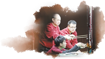 　圖為在中國(guó)非遺館內(nèi)，非遺傳承人現(xiàn)場(chǎng)表演北京皮影戲。 　　中國(guó)非遺館供圖