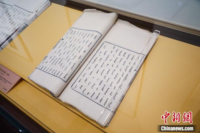 《大清高宗純皇帝圣訓》(滿文版)。徐峻杰 攝