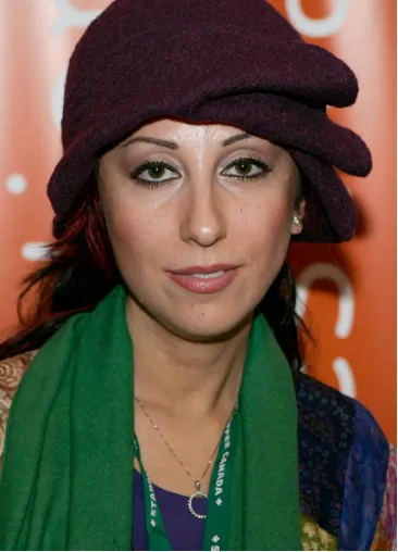 葛拉娜茲·穆薩維（Granaz Moussavi，1976—）