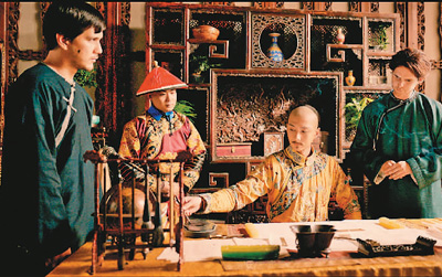 格列柯的形式語言極為獨特,喜歡自由地將形體拉長變形,動感十足,情感激越,帶有強烈的表現(xiàn)性與主觀性。圖為格列柯《年輕紳士肖像》。