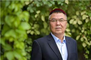 翻譯獎(jiǎng)：國(guó)家通用語(yǔ)言文字←→維吾爾文作者：玉蘇甫·艾沙（維吾爾族）         獲獎(jiǎng)感言文學(xué)翻譯在各民族交往交流交融過程中，在鑄牢中華民族共同體意識(shí)，構(gòu)筑中華民族共有精神家園，促進(jìn)民族團(tuán)結(jié)進(jìn)步事業(yè)中發(fā)揮著特殊的重要作用。我作為一名翻譯工作者深感肩上的責(zé)任重大，使命光榮。文學(xué)翻譯就是文學(xué)再創(chuàng)作的過程。如何能夠讓一部作品翻譯得更加精彩……