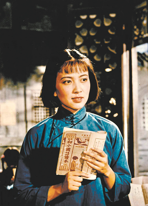 一九五九年，由楊沫編劇，崔嵬和陳懷皚執(zhí)導(dǎo)，北京電影制片廠出品的電影《青春之歌》上映，謝芳飾演林道靜