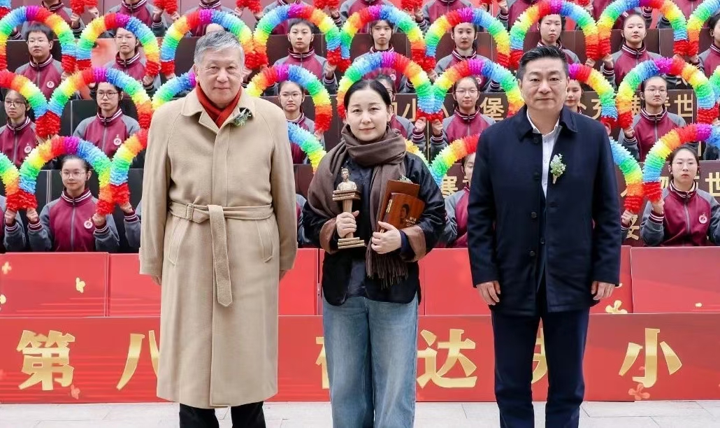 黃海峰、孫甘露為短篇小說首獎獲獎作家金仁順頒獎