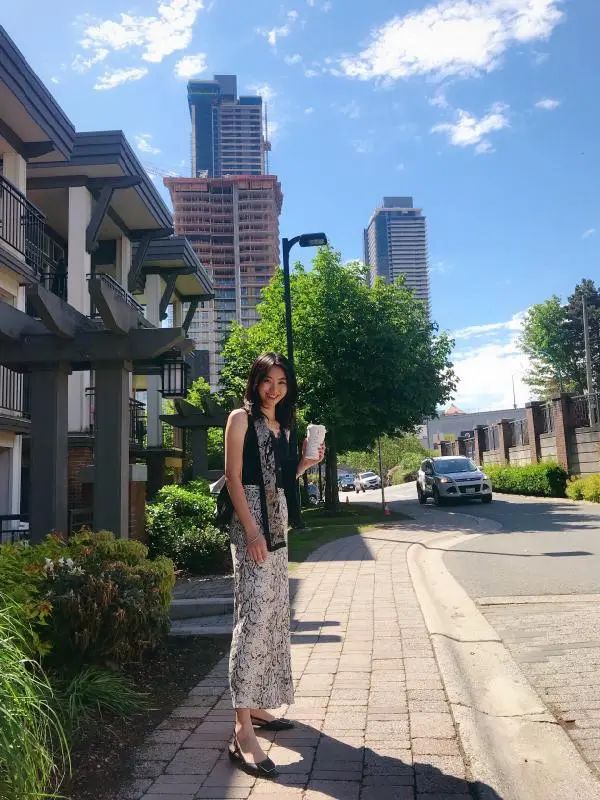 蔣在，小說見于《人民文學》《十月》《當代》《鐘山》等。出版小說《街區(qū)那頭》《飛往溫哥華》。詩集《又一個春天》。曾獲“山花文學雙年獎”新人獎，鐘山之星文學獎，西湖新銳文學獎等。牛津大學羅德學者提名。北京老舍文學院合同制作家。首師大外國語言學及應用語言學在讀博士。