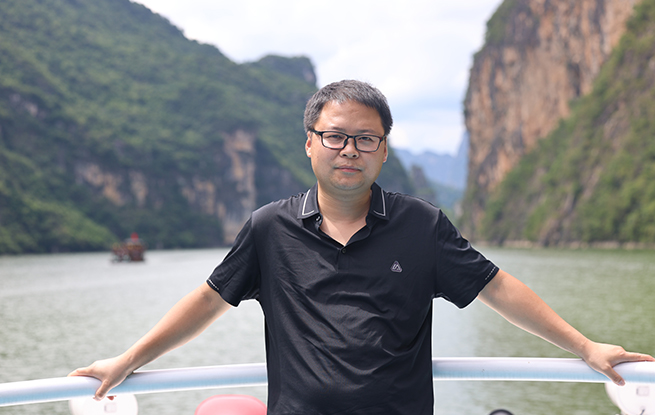 “新浪潮”訪談 | 夏立楠：文學(xué)是對現(xiàn)實生活的一種補償