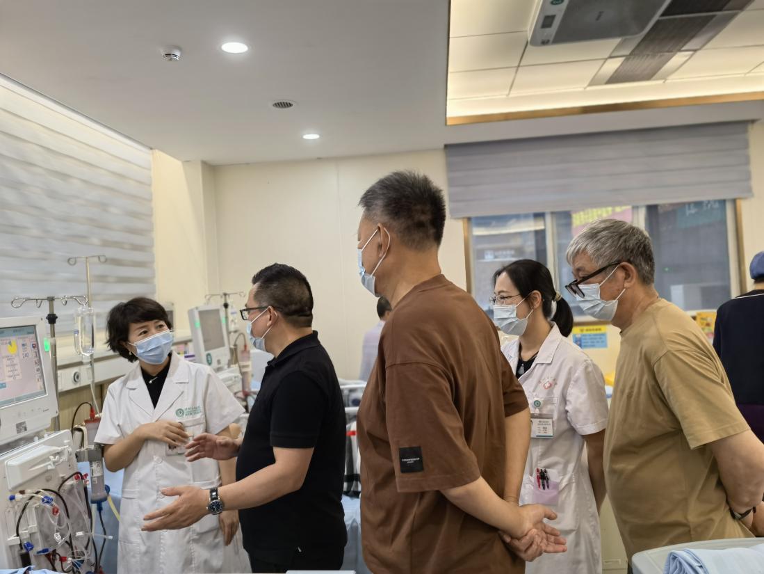 志愿者到透析中心調(diào)研