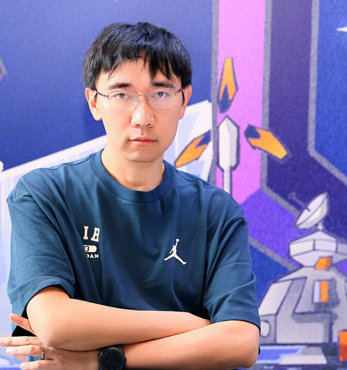 寶樹，科幻作家，浙江嘉興人，現任中國作家協會科幻專委會委員，中國科普作家協會常務理事等。著有《觀想之宙》《時間之墟》《七國銀河》等九部長篇小說及多部中短篇作品集。主編科幻選集《科幻中的中國歷史》《未來親子檔案》等。多部作品被譯為英、法、德、日等十余種外文出版。獲華語科幻星云獎、中國科幻銀河獎、科幻星球獎等獎項，入圍2024年雨果獎最佳短篇單元。多部作品在影視改編中。