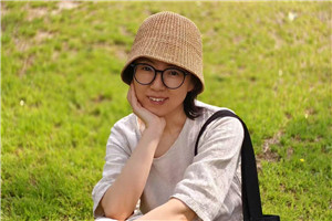 童話：獲獎作品《我的，我的》作者：趙卯卯         獲獎感言寫作兒童文學以來，我從未因為作品是寫給孩子們看的就敷衍。恰恰相反，我會更加謹慎地寫作。兒童是充滿智慧的，他們會用自己的方式去解讀、理解這個世界。為今天的孩子們寫出屬于他們這個時代的好作品，是我的責任，也是我的義務。