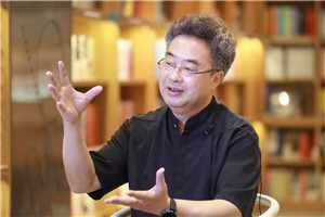 小說：獲獎作品《方一禾，快跑》作者：祁智         獲獎感言我小的時候，父親在外地做教師，我和媽媽生活在鄉下。媽媽身體很差。經常救護車突然呼嘯而來又呼嘯而去，把媽媽接走了。過幾天，救護車又突然呼嘯而來、呼嘯而去。下午放學回家，我看到媽媽躺在床上，虛弱得像一張紙。