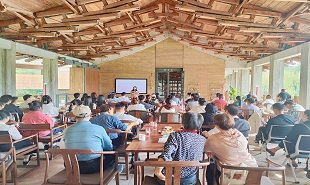 知名網絡作家蔣離子在臨安作文學講座