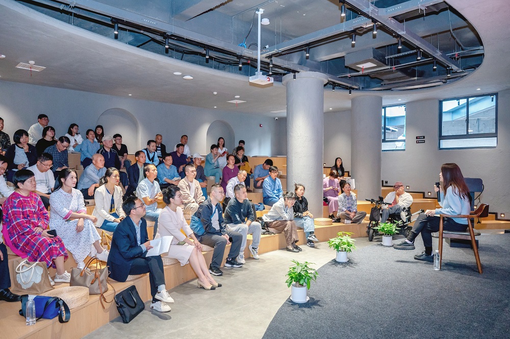 知名作家宋阿曼作文學講座