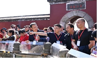 全國(guó)文學(xué)名刊名編創(chuàng)作筆會(huì)暨山東作家主題“深扎”活動(dòng)走進(jìn)泰安