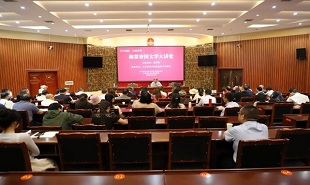 《星星》詩刊主編龔學敏來大足分享創作理念