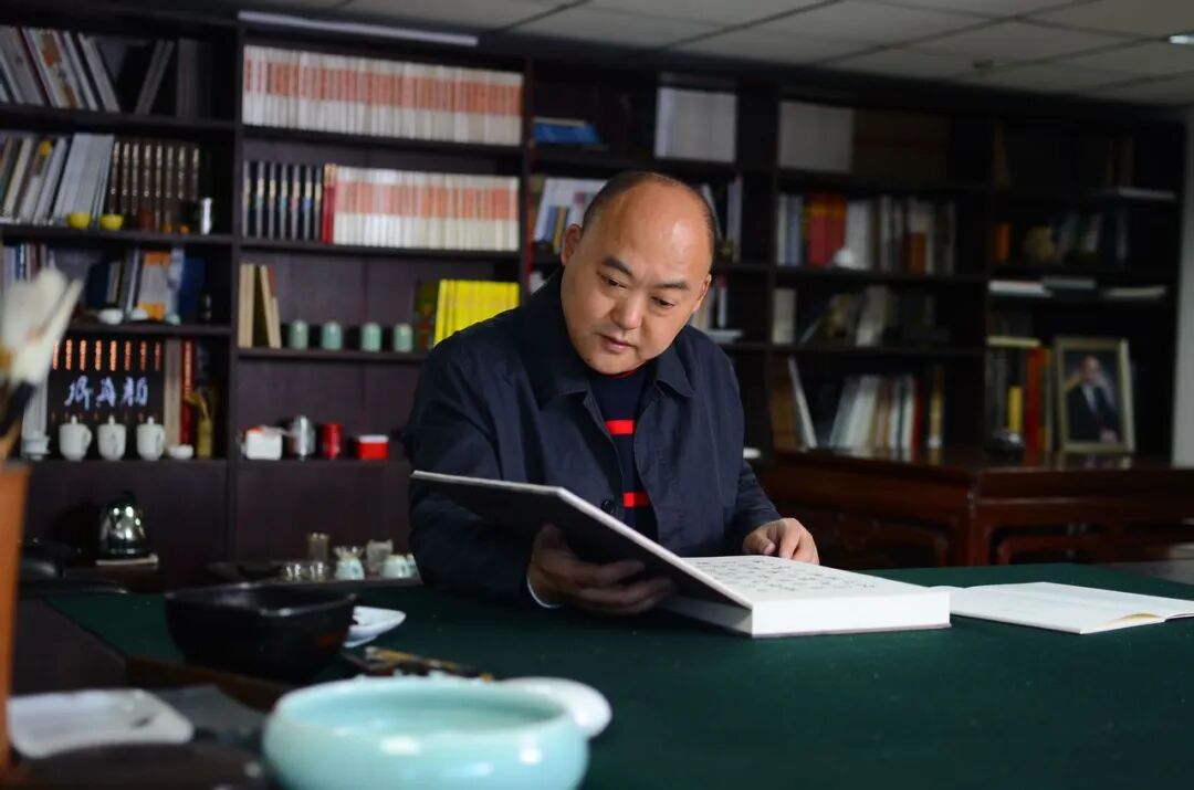 全國政協(xié)委員、民盟中央文化委員會副主任、中國國家畫院藝術家洪厚甜