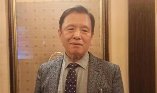 全國人大常委會委員、全國人大教科文衛委員會委員、中國作協副主席李敬澤