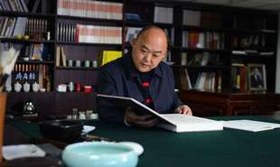 全國政協委員、民盟中央文化委員會副主任、中國國家畫院藝術家洪厚甜