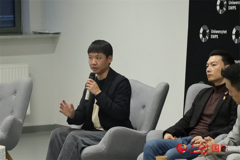 梁清散在討論環節發言。人民網記者 禹麗敏攝