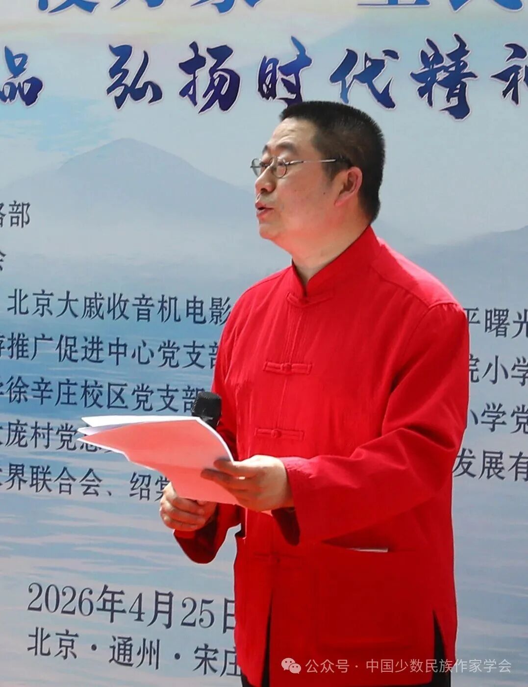 南街書屋負責人劉征主持讀書會