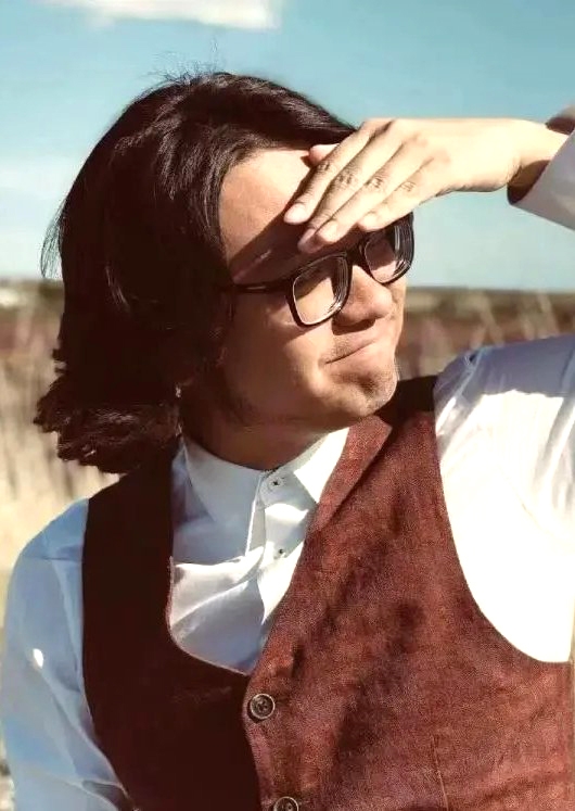 王智涵，青年譯者，譯有《月球城市》《金色筆記》等